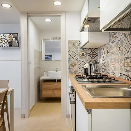 Machiavelli House * Katanya