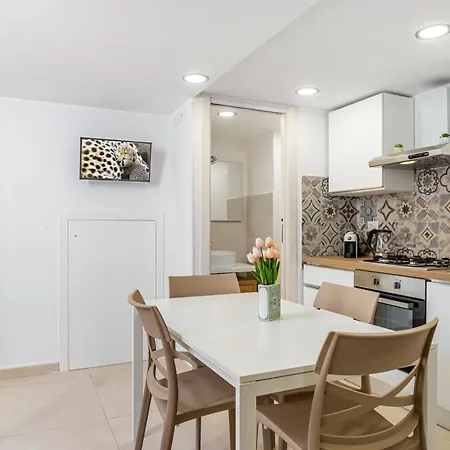 Daire Machiavelli House *