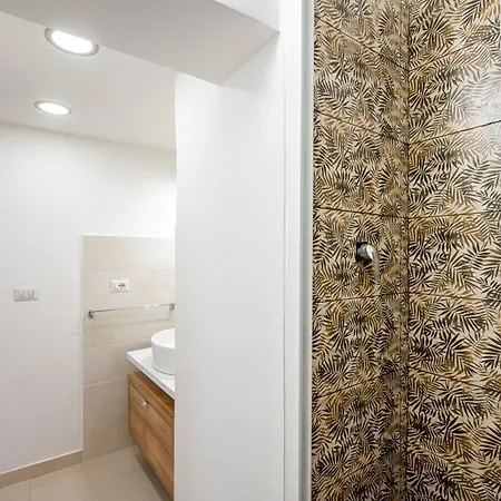 Daire Machiavelli House Katanya